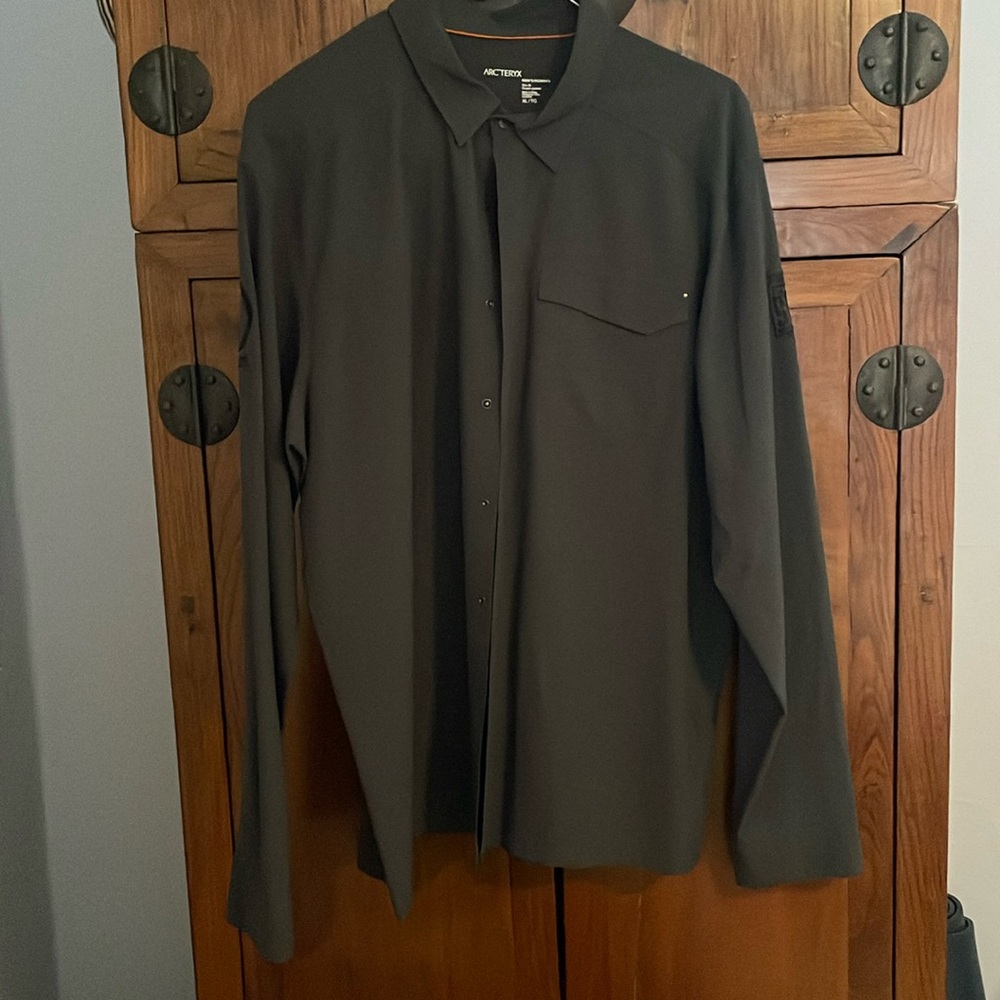 Handsome Arcteryx long-sleeved button down shirt. Like new. Size XL “trim fit”